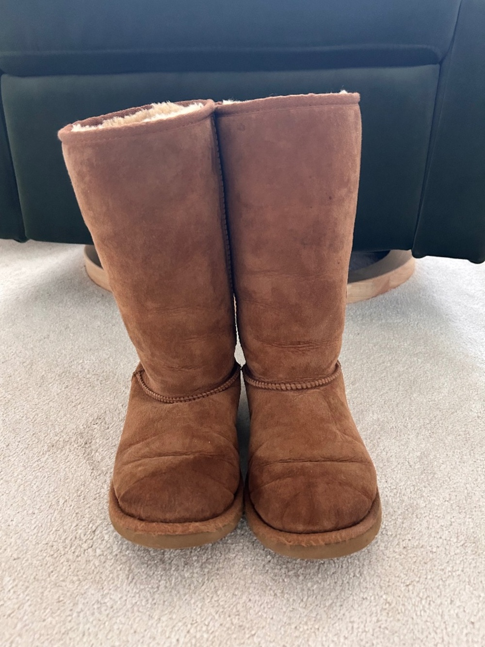 Uggs size 7 shearling boots SO SOFT